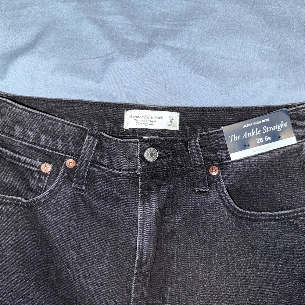 Abercrombie Curve Love Ultra High Rise Ankle Straight Jean - Picture 5 of 7
